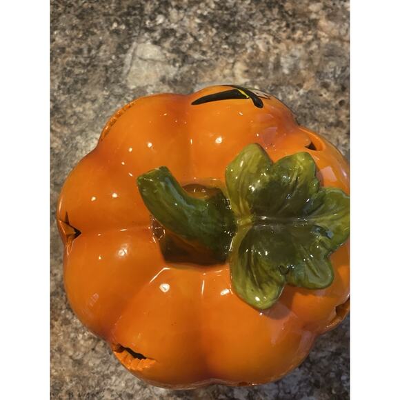 Small 5" Ceramic Pumpkin Jack-o-Lantern Witches - Picture 4 of 4